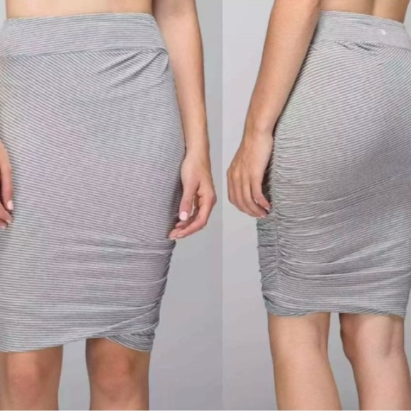 lululemon athletica Dresses & Skirts - Lululemon Anytime Skirt VITASEA Size 6
Hyper Stripe Medium Grey Ghost